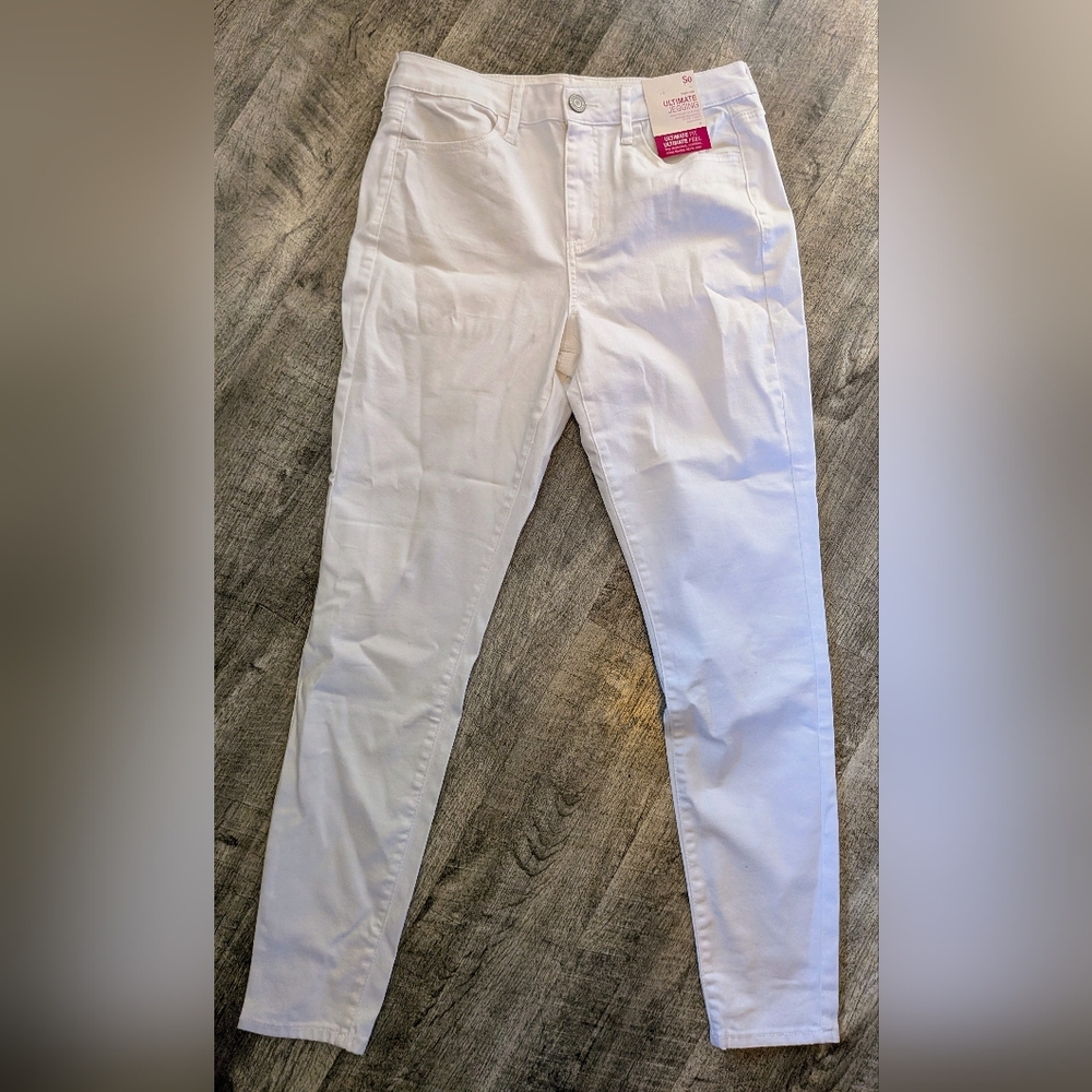 SO Women's Crisp White Skinny Jeans NWT